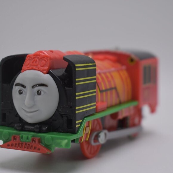Thomas & Friends TrackMaster Yong Bao The Hero Motorized Train Engine 2013 - Picture 2 of 8